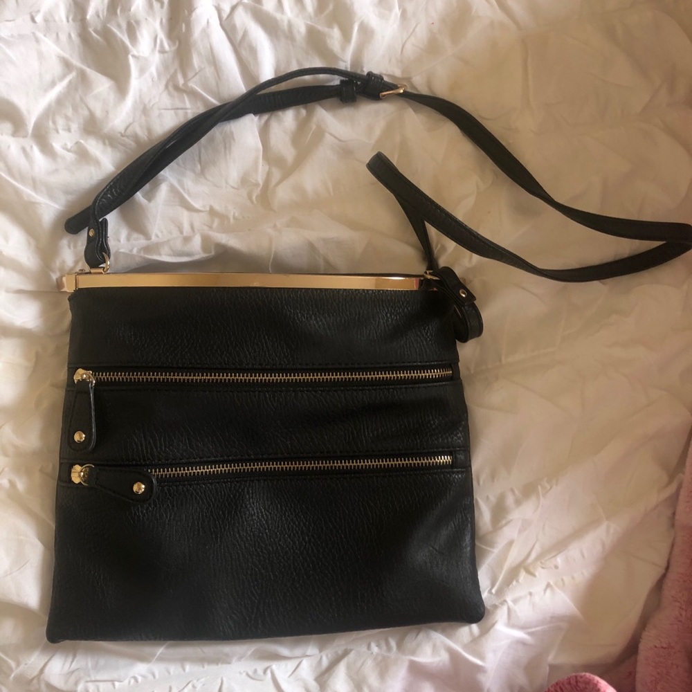 Snap open/close Sleek Crossbody